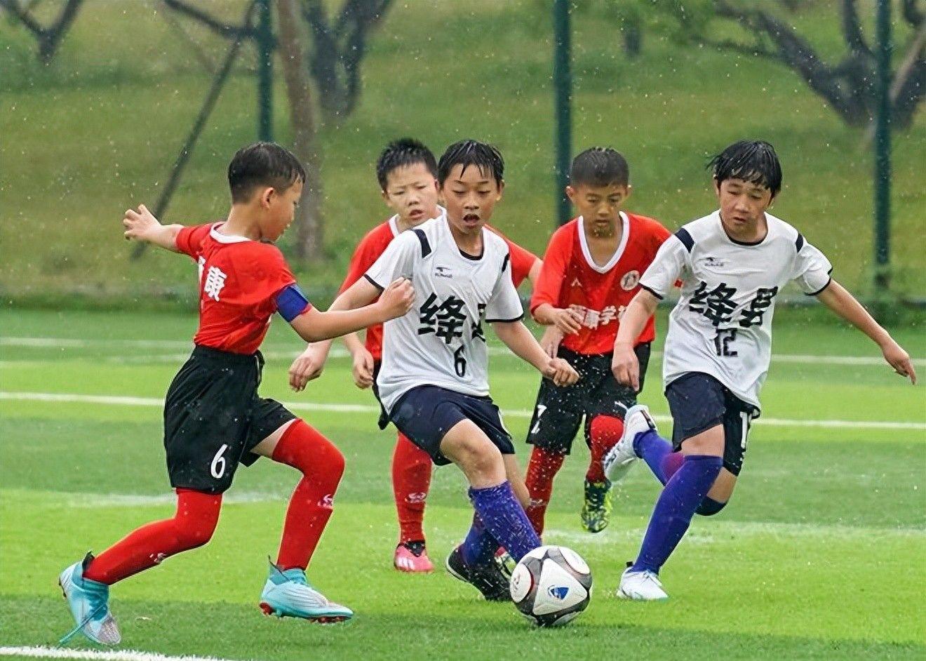 希勒：曼联还需要中锋，谢什科身体显然没恢复