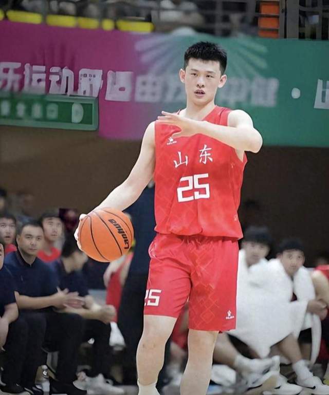 穆里尼奥补齐防守短板，三名新援铸就铁血防线，皇马终于有冠军相